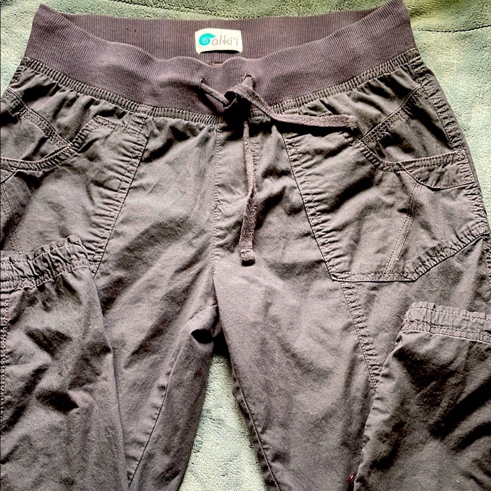 Alki’i cropped cargo pants